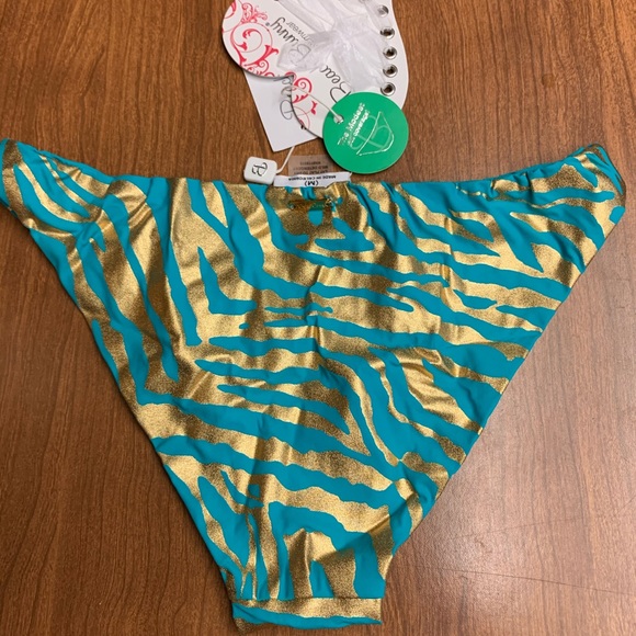 Beach Bunny Bikini. - Picture 7 of 7